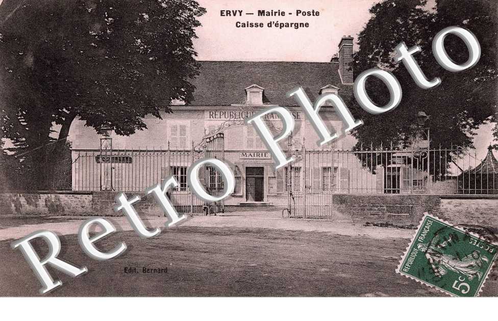 mairie, poste, caisse d&#039;epargne