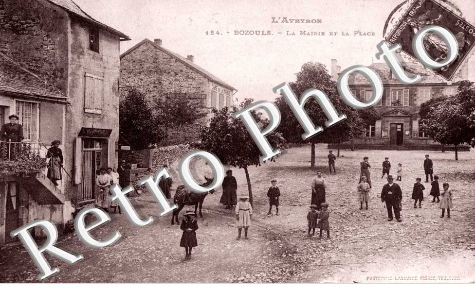 La mairie et la place