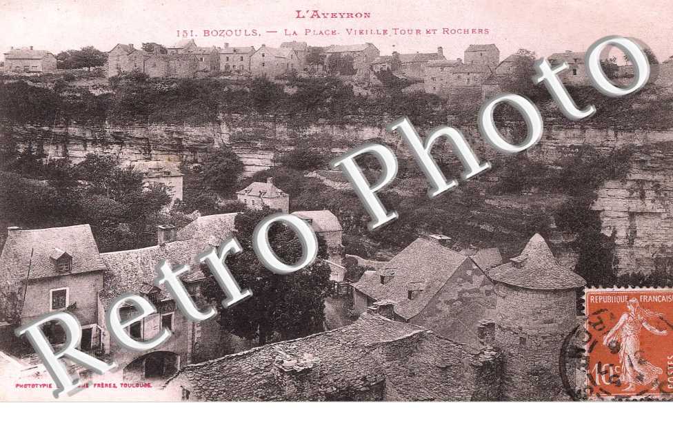 la place vieille tour et rochers
