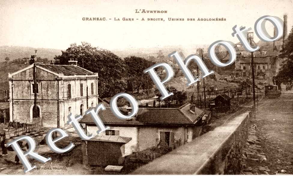 la gare - a droite usines des agglomeres