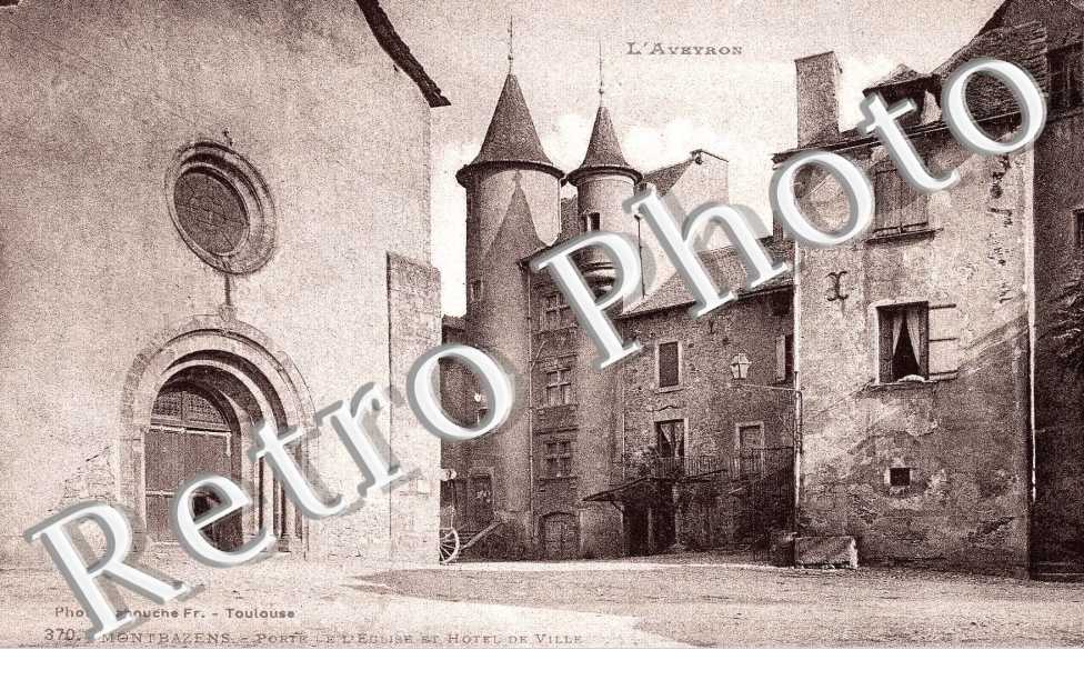 Porte de l&#039;eglise et hotel de ville