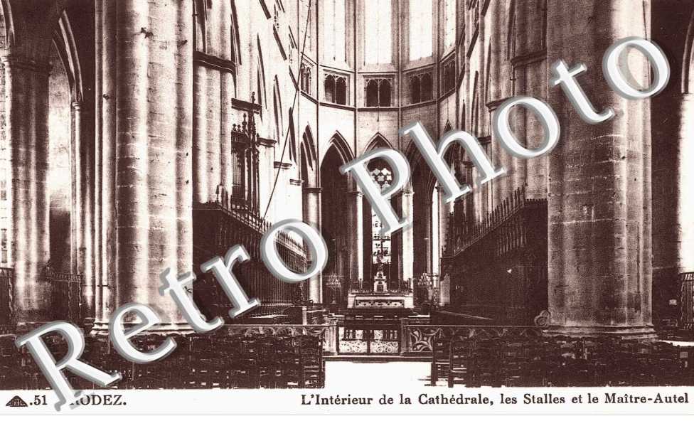 L&#039;INTERIEUR DE LA CATHEDRALE, LES STALLES ET LE MAITRE AUTEL