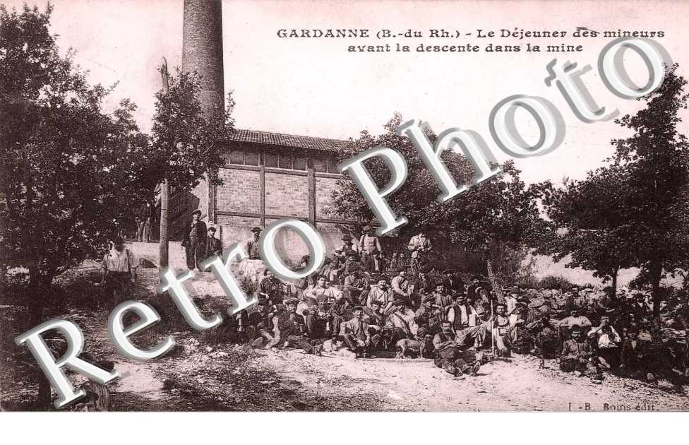 le dejeuner des mineurs avant la descente dans la mine (usine d'alumine)