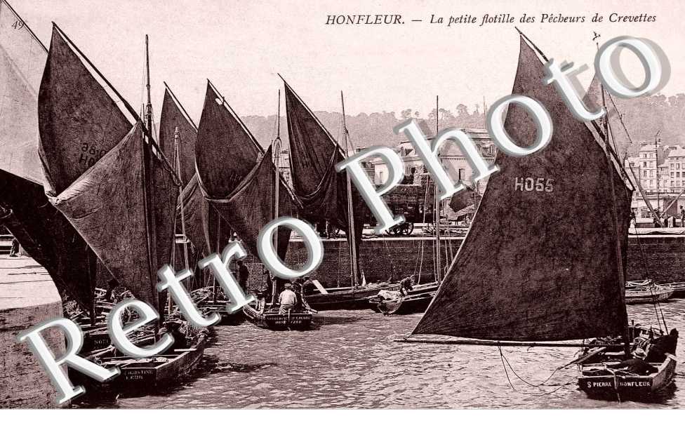 La petite flotille des pecheurs de crevettes