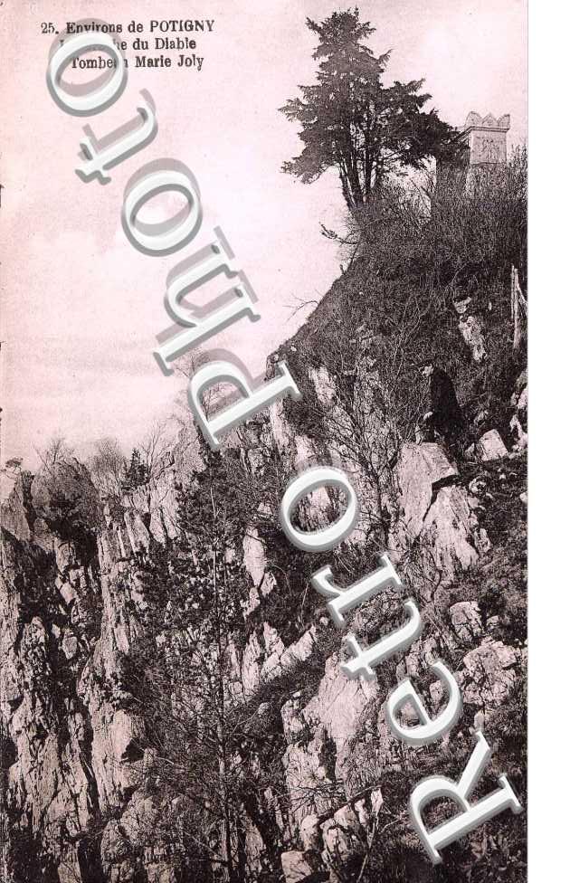 La breche du Diable et tombeau Marie Joly