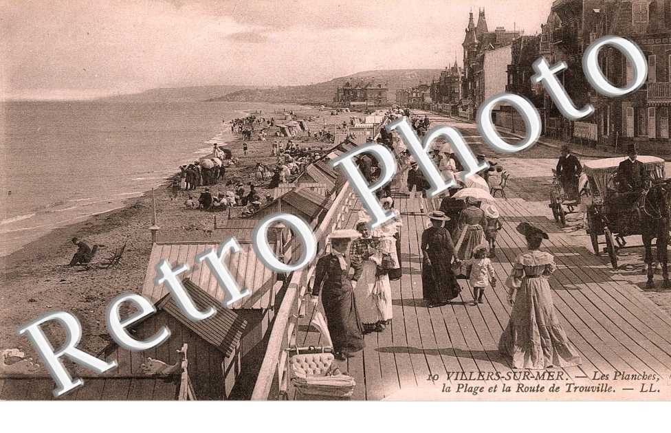 les planches, la plage et la route de trouville