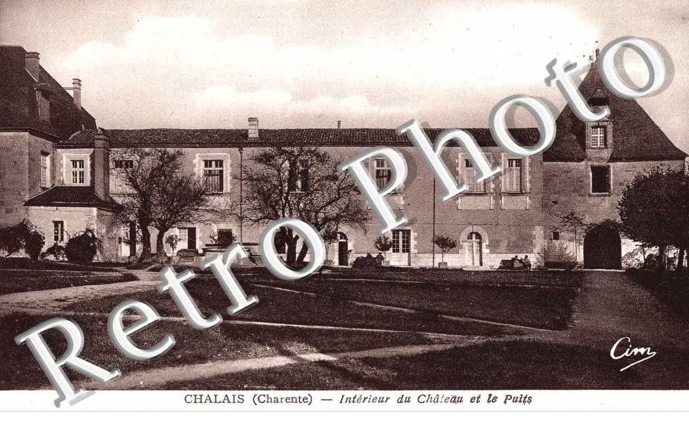 Interieur du Chateau et le Puits