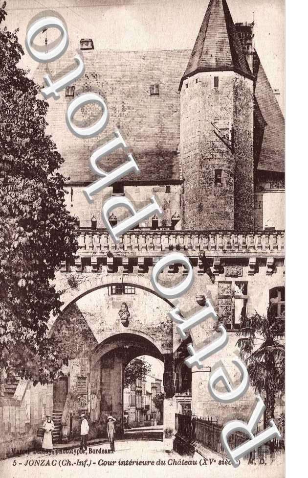 cour interieure du chateau (XVe siecle)