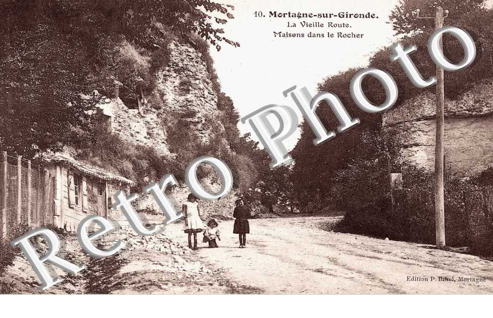 la vieille route, maisons dans le rocher