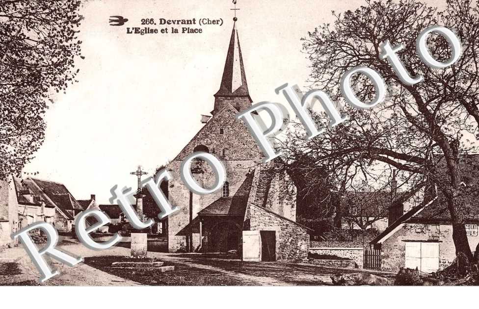 L&#039;EGLISE ET LA PLACE