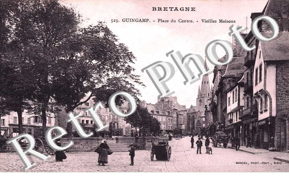 place du Centre vieilles maisons