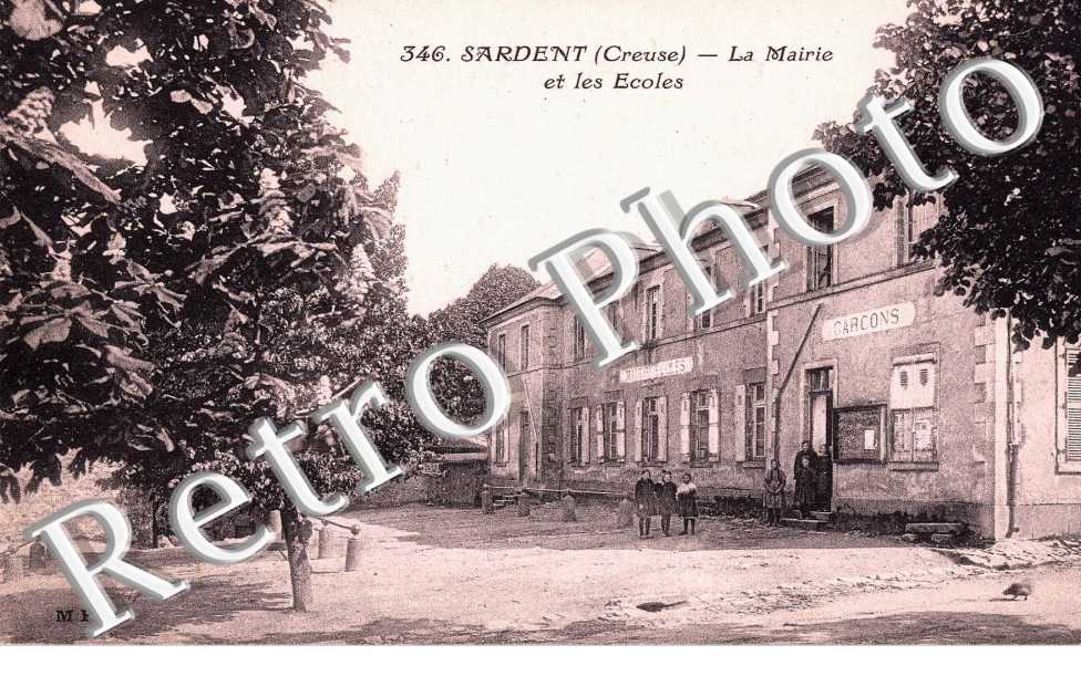 La mairie et les ecoles