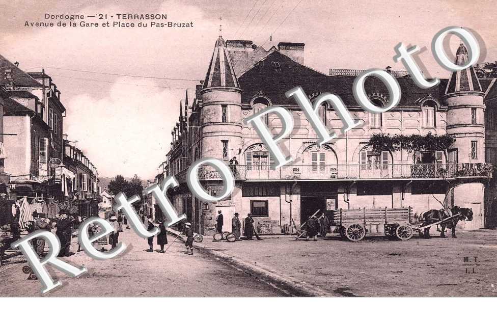 avenue de la gare et place du pas bruzat