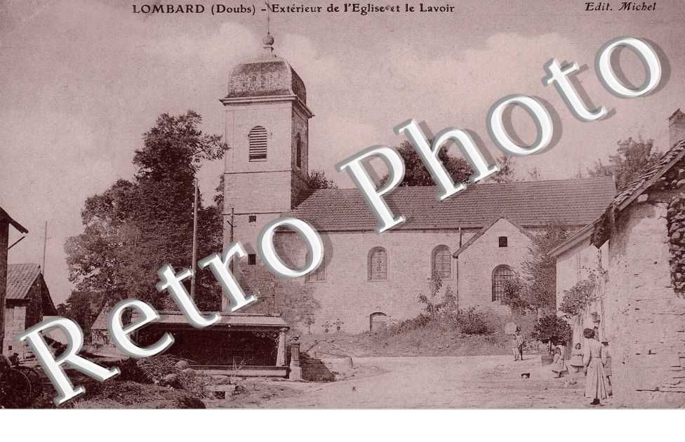 exterieur de l&#039;eglise et le lavoir