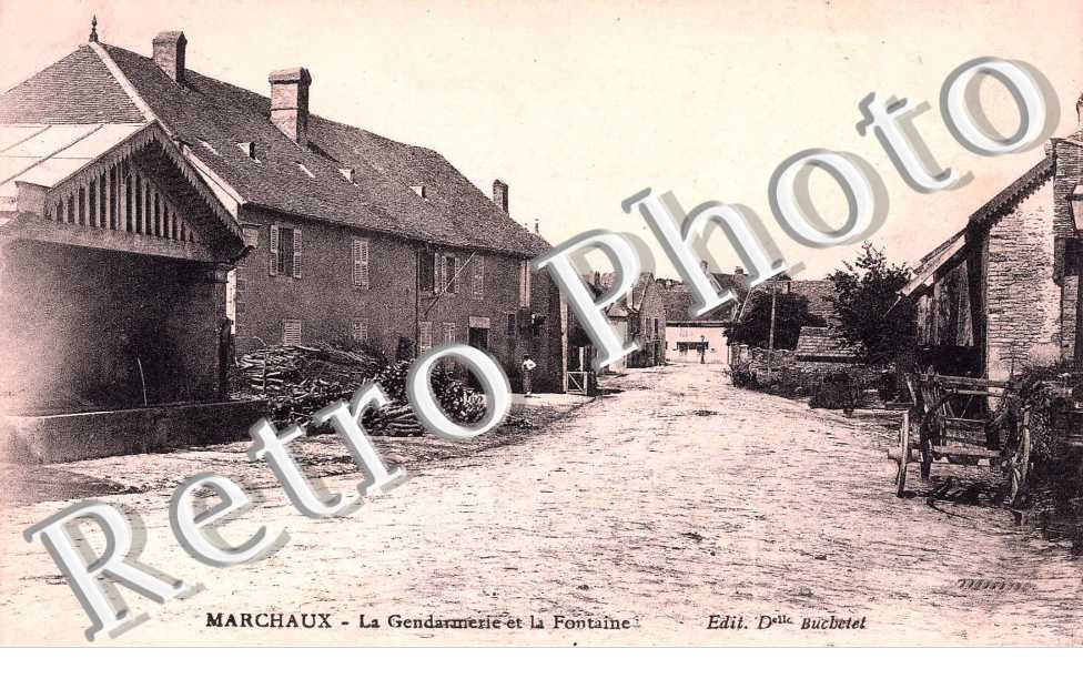 la gendarmerie et la fontaine