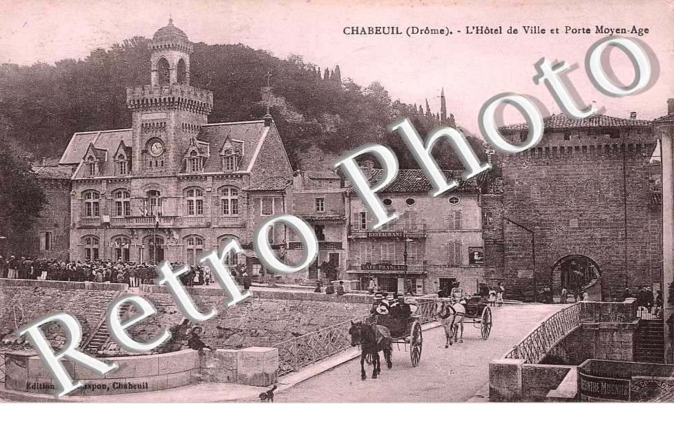 Hotel-de-ville et porte Moyen-Age