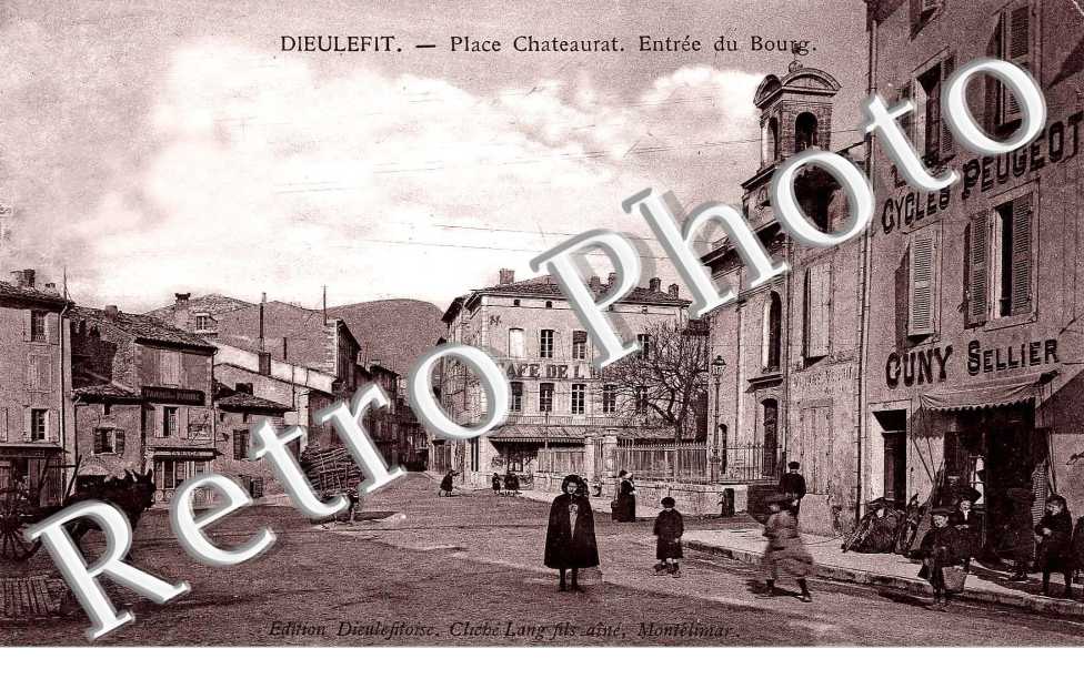 place Chateaurat - entree du Bourg Magasin Cycles Peugeot Cuny Sellier