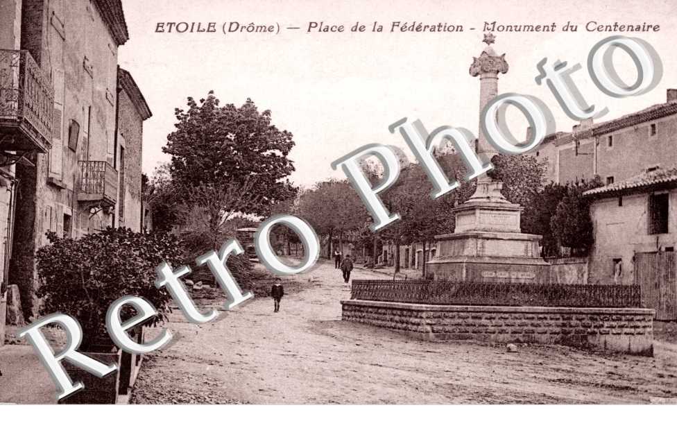 Place de la Federation   - monument du centenaire