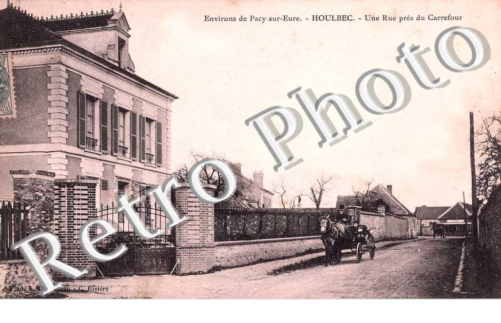 Houlbec. Une rue pres du carrefour