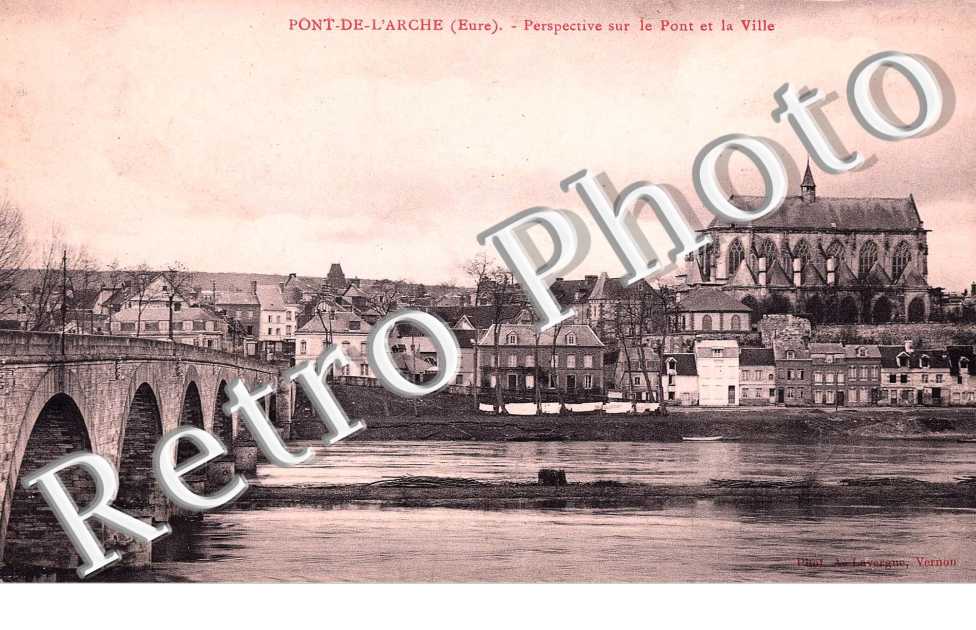 Perspective sur le pont et la ville