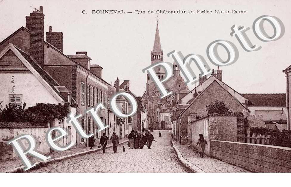 rue de chateaudun et eglise notre dame