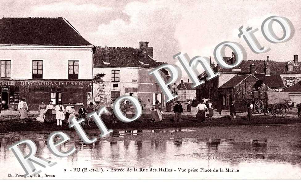 Entree de la rue des halles - place de la mairie