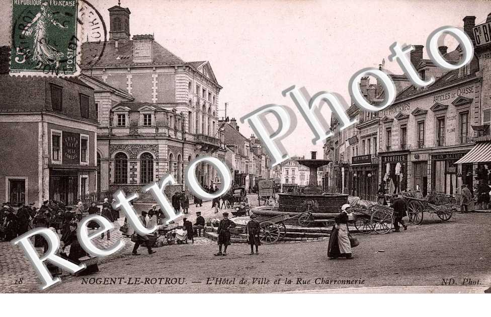 l&#039;hotel de ville et la rue Charronnerie