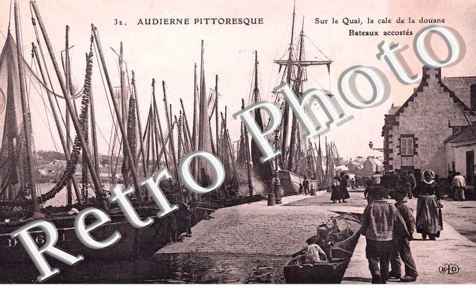 Sue le quai, la cale de la Douane