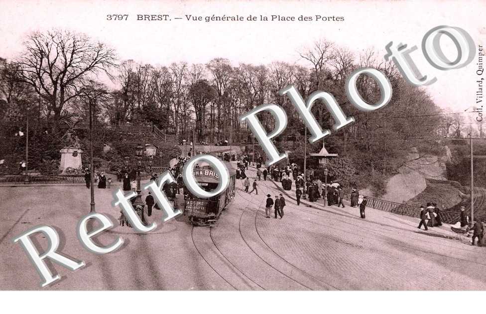 LA PLACE DES PORTES