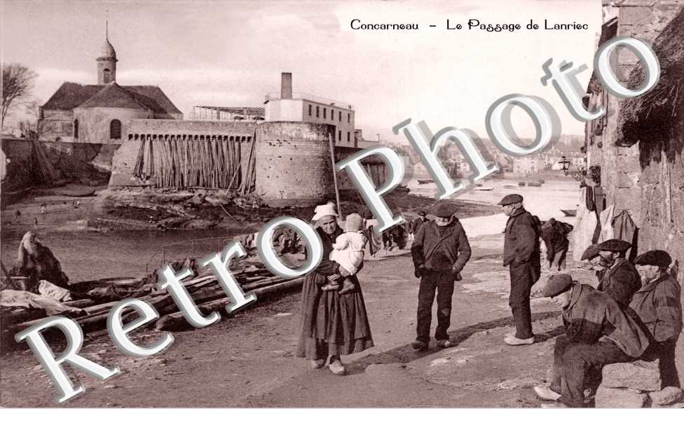 La Ville Close, le passage de Lanriec. Le cercle des loups de mer a l&#039;ancien corps de garde des douanes