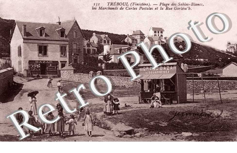 Treboul - plage des Sables Blancs - les marchands de cartes postales et la rue Gorleoc&#039;h