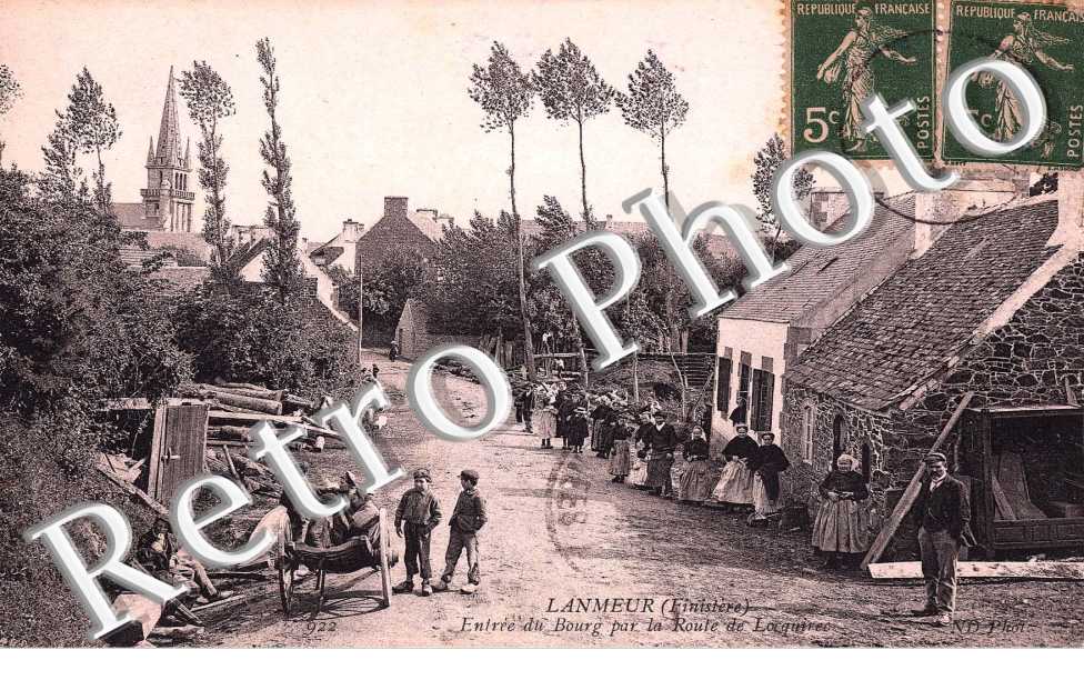 entree du bourg par la route de Locquirec