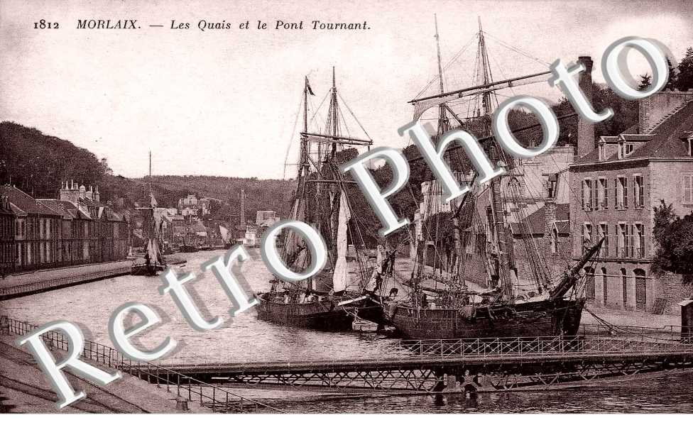 les quais et le pont tournant