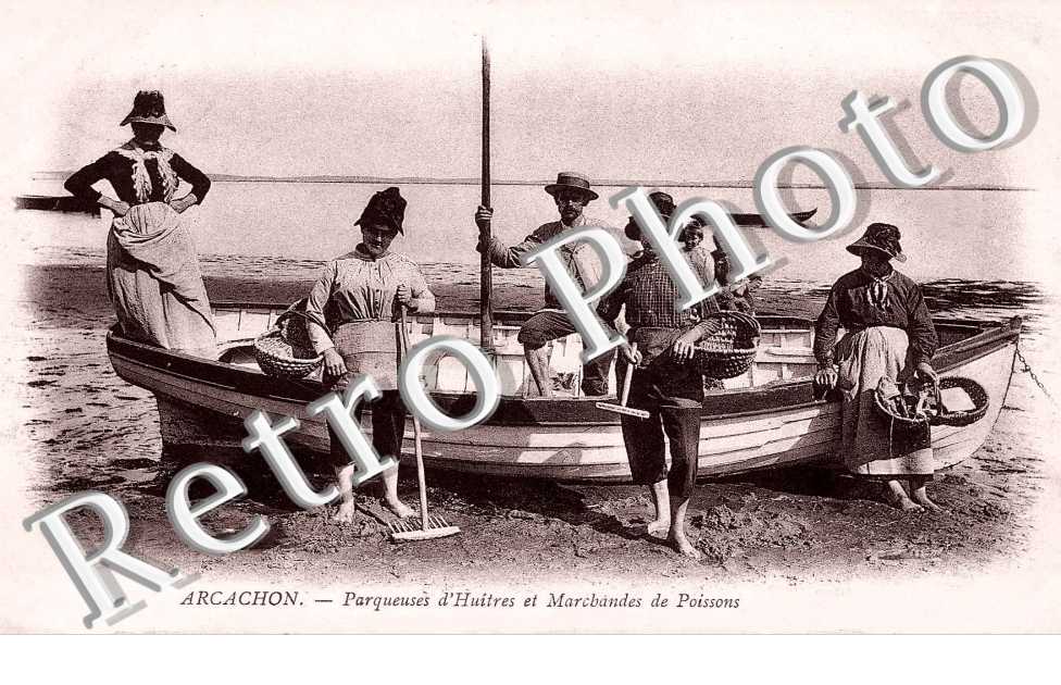 Parqueuse d'huitres et marchandes de poissons