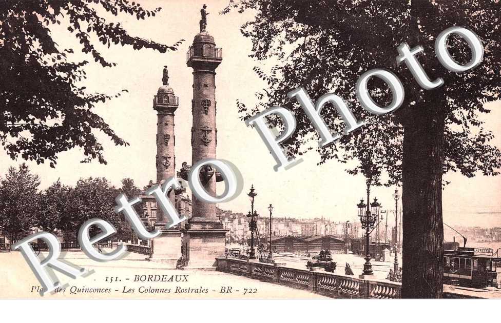 PLACE DES QUINCONCES LES COLONNES RESTRALES