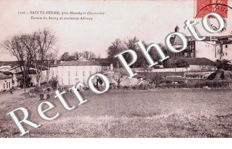 Entree du Bourg et Ancienne Abbaye