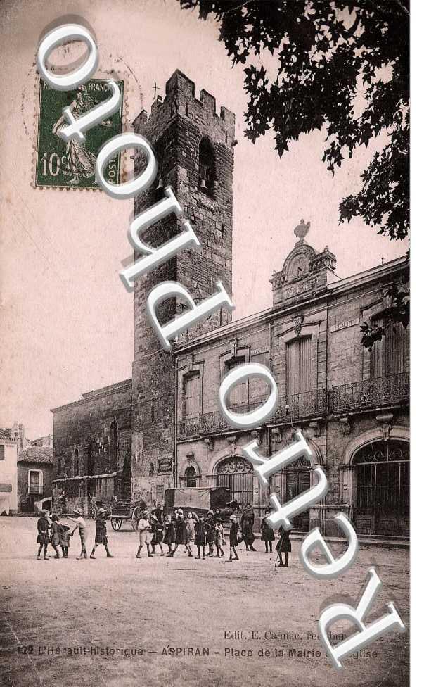 Place de la Mairie et l&#039;Eglise