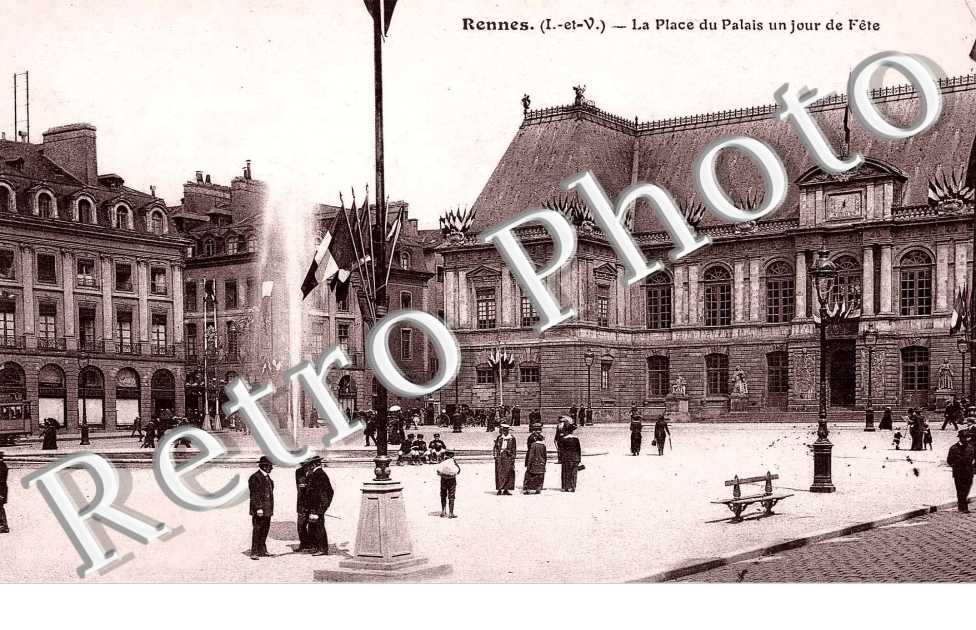 la place du palais un jour de fete