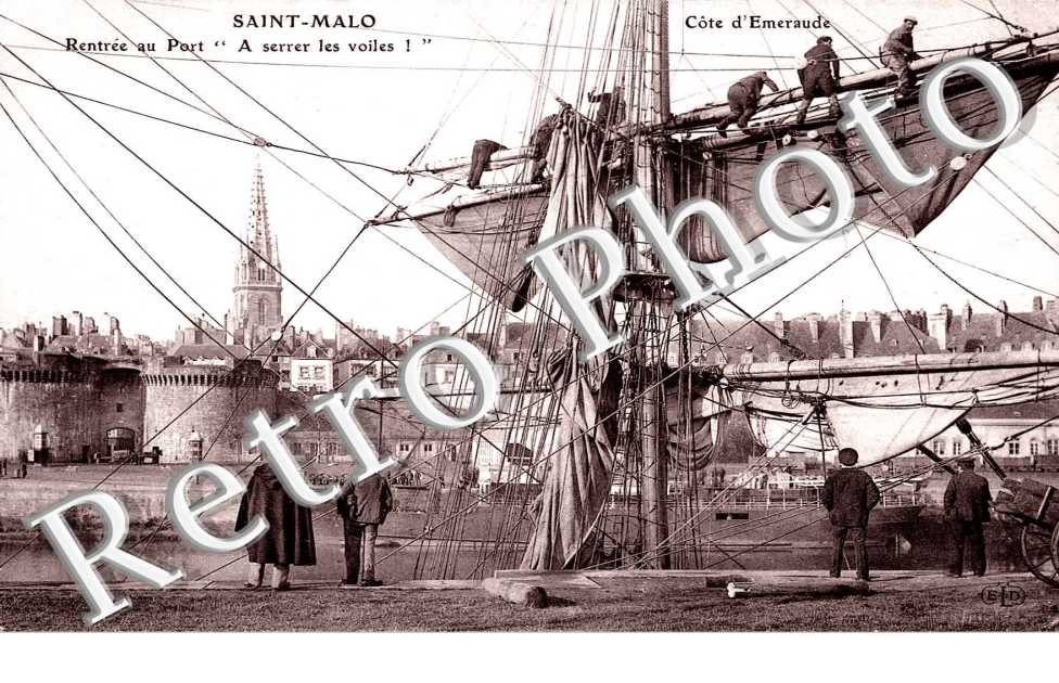 RENTREE DU PORT " a serrer les voiles "