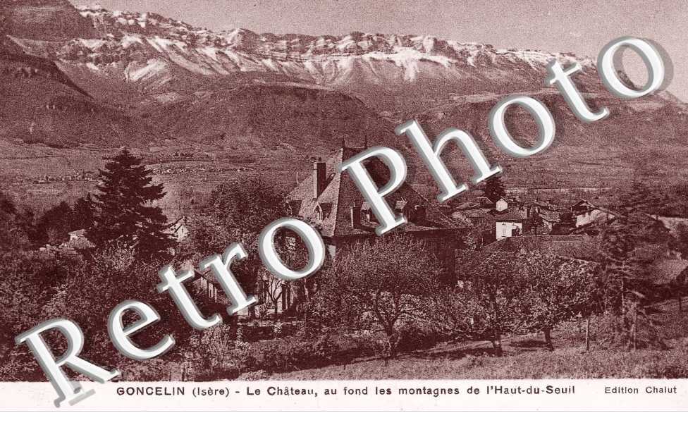 le chateau, au fons les montagnes de l&#039;Haut-du-Seuil