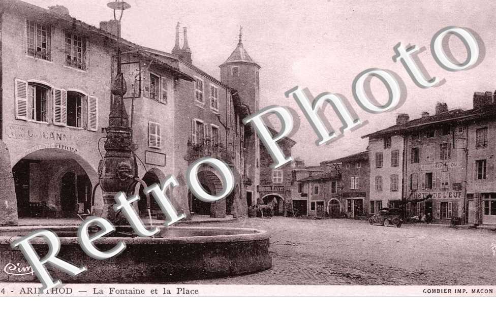 La fontaine et la place