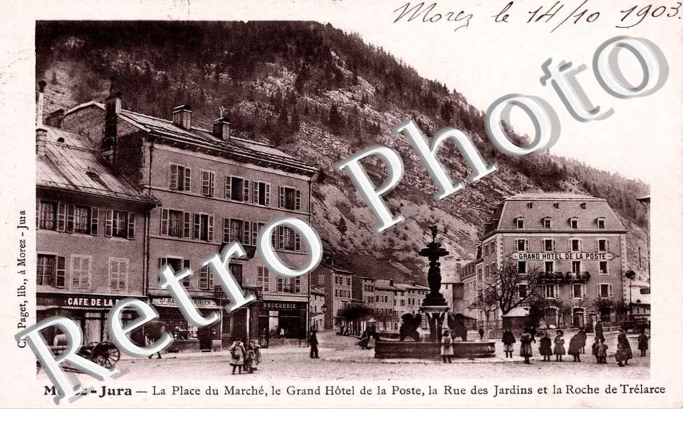 la place du marche, le grand hotel de la poste, la rue des jardins et la roche de Trelarce