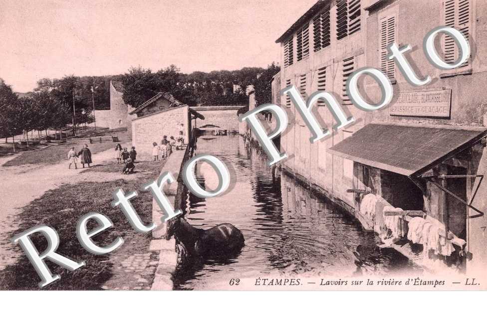 Lavoirs sur la riviere d&#039;Etampes