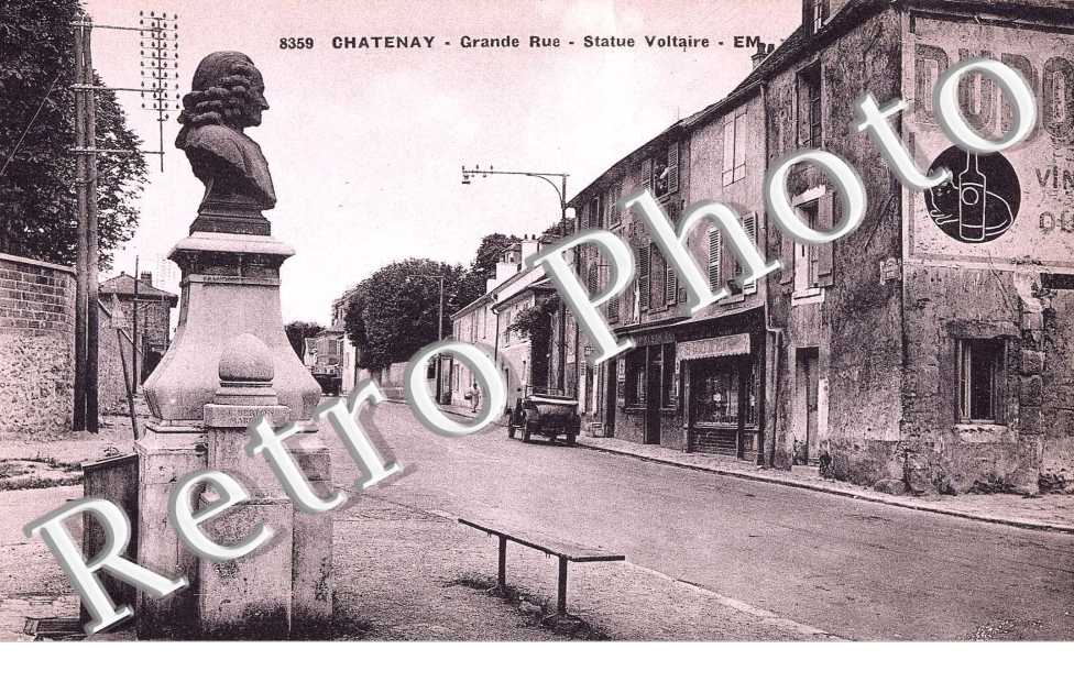 Grande Rue, Statue Voltaire
