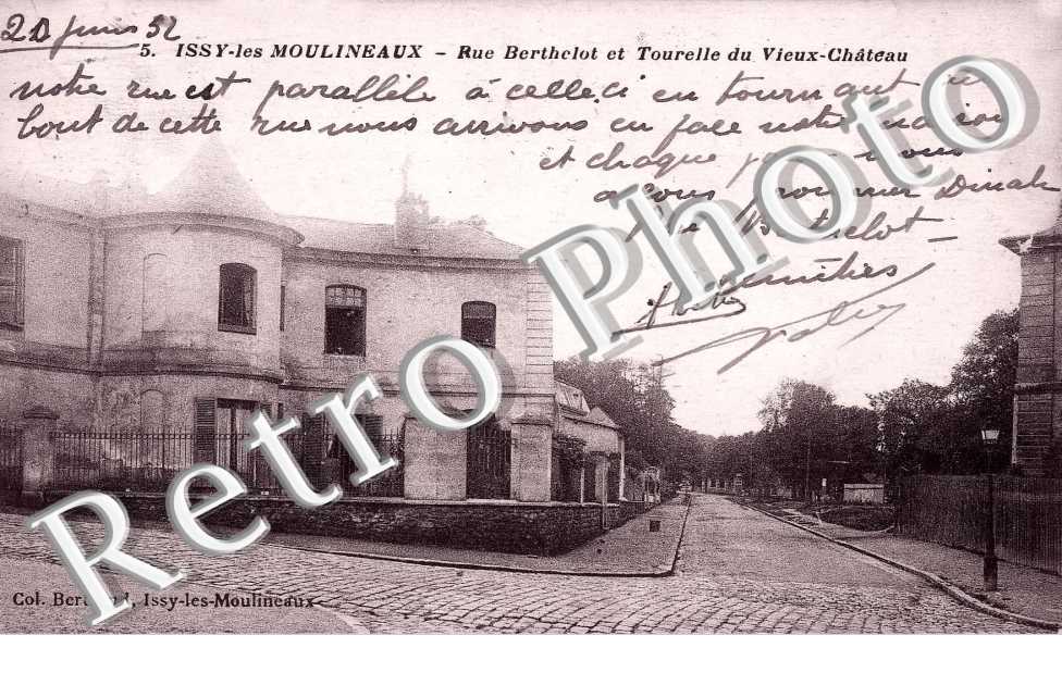 Rue Berthelot et tourelle du vieux chateau