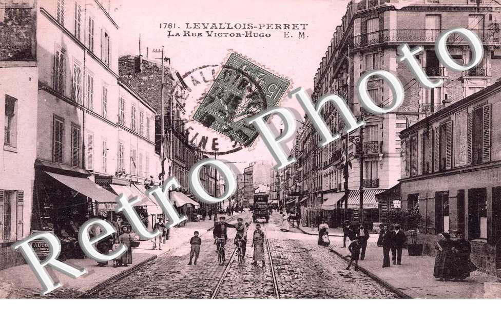 LA RUE VICTOR HUGO