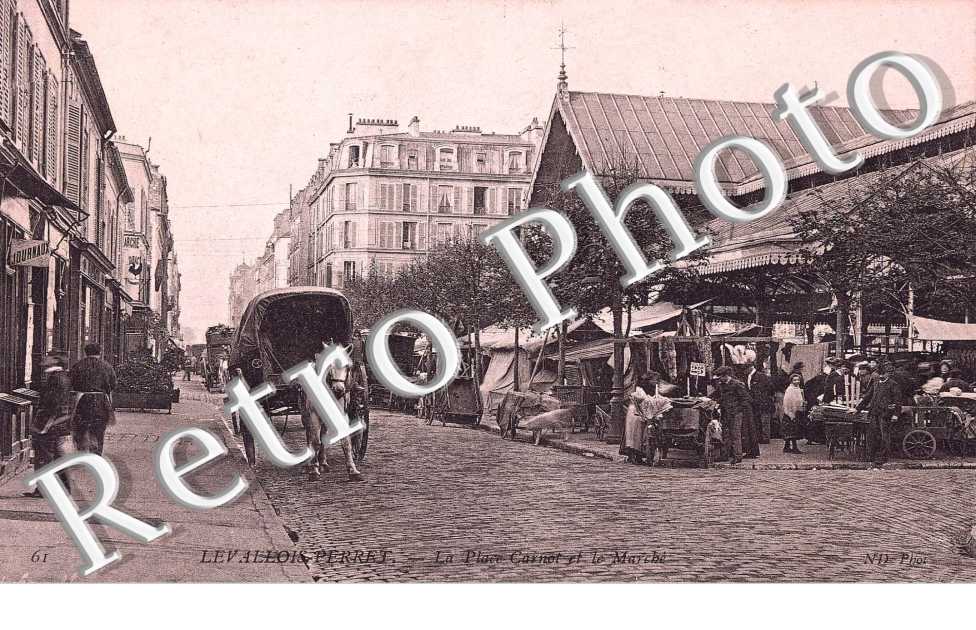Rue Carnot et le marche - attelage de cheval