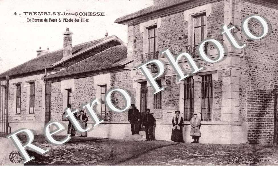 Le bureau de poste & l&#039;ecole des filles