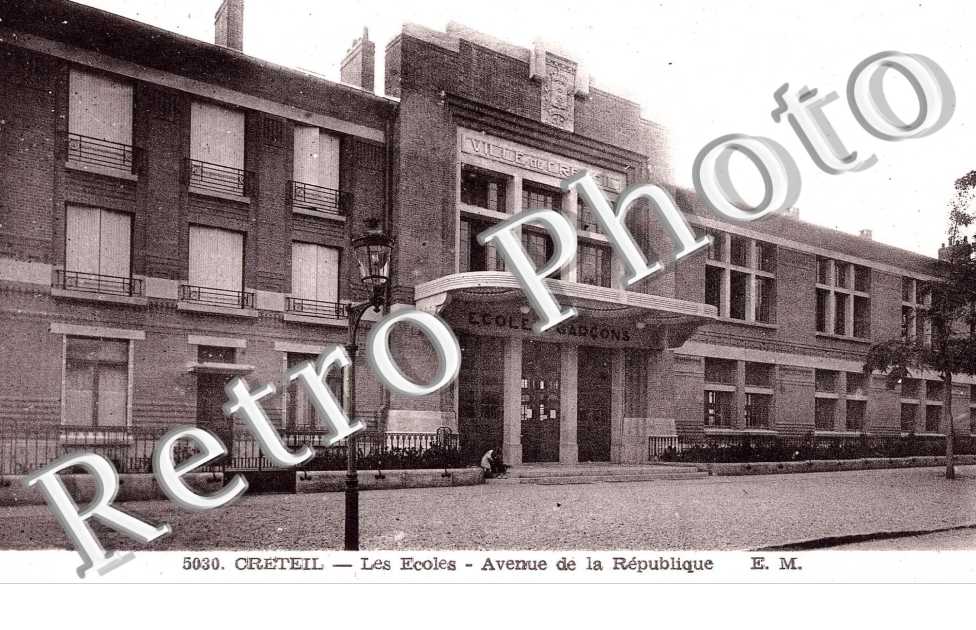 LES ECOLES Avenue DE LA REPUBLIQUE