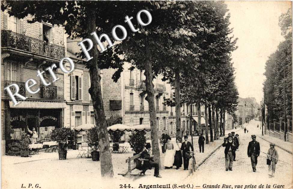 Grande rue prise de la Gare